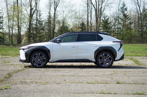 2023 Toyota BZ4X Is a Smooth, Comfortable Electric SUV - CNET