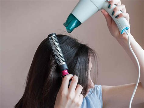 How To Straighten Hair With A Blow Dryer | Storables