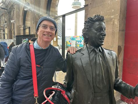 Liverpool Shaun With Ken Dodd Johnevigar Flickr