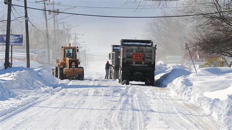 Western New York Digs Out After Heavy Snowfall - The New York Times
