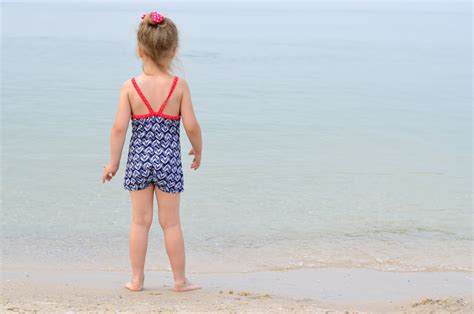 What to Know Before Your Kids Swim in the Ocean - Parenting Confident Kids