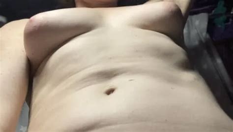 La Danza Nuda Rende Divertenti Le Faccende Per L Unica Milf Sexy Rachel Wriggler Che Rimbalza