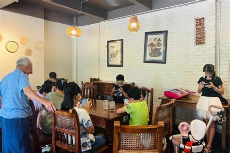 13 đứa cháu về mừng thọ ông 80 tuổi nhưng chỉ lo bấm điện thoại dân tình tranh luận gay gắt