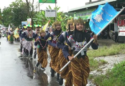 Diguyur Hujan Napak Tilas Joko Songo Karanganyar Jalan Terus Solopos