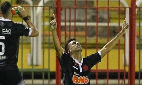 Ap S Primeiro Gol Tiago Reis Do Vasco Celebra Realiza O De Um