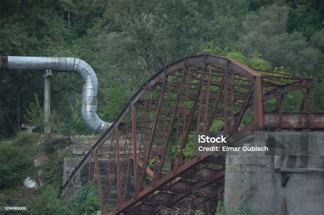 Jembatan Besi Dalam Konstruksi Truss Foto Stok Unduh Gambar Sekarang