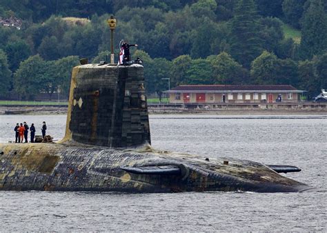 Vanguard Submarine Arrives Home Absolutely Caked In Algae