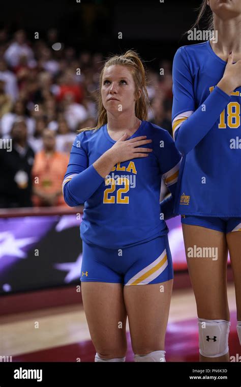 Los Angeles Ca Usa 19th Sep 2018 Ucla Bruins Ds L Kelsey Campeau 22 During The Anthem For