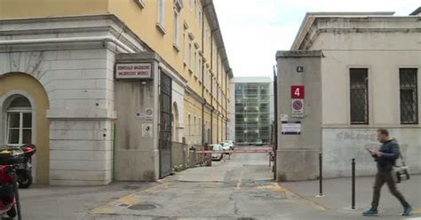 Contagi In Aumento L Ospedale Maggiore Di Trieste Apre Un Reparto Covid