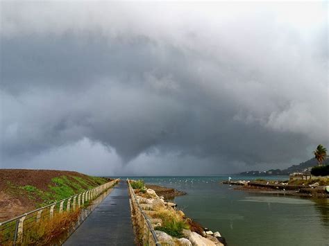 Maltempo Verso Sud Tornado A Paestum Nubifragi Su Roma E Napoli