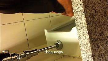 Theguyspy Tipo Enorme En El Urinario Xvideos