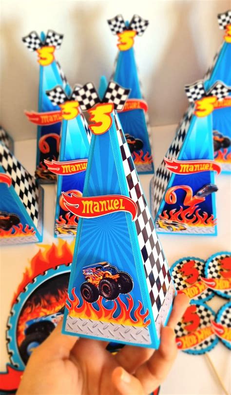 Cajitas Piramide Hotwheels Fiesta de hot wheels Cumpleaños de hot wheels Cumpleaños de