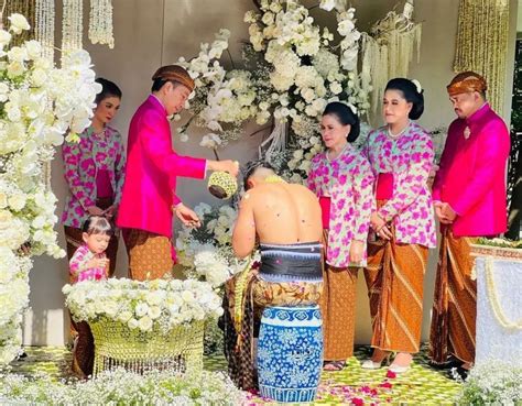 Presiden Jokowi Unggah Momen Siraman Kaesang Pangarep Nuansa Fuchsia