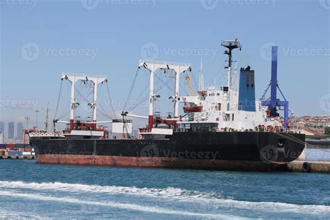 Cargo ship loading 10293290 Stock Photo at Vecteezy