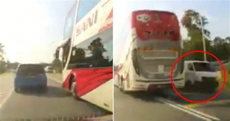 Reckless Bus Driver Almost Collides With 4 Cars While Overtaking On