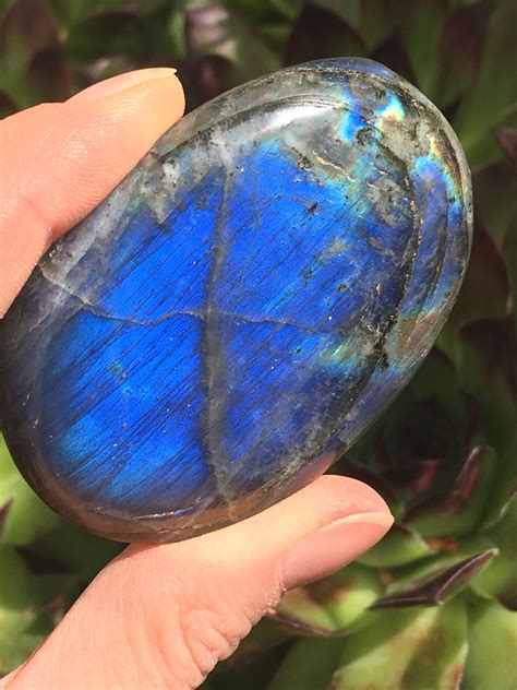 Galet en Labradorite de 78g 1803 Bien être et Minéraux Boutique de