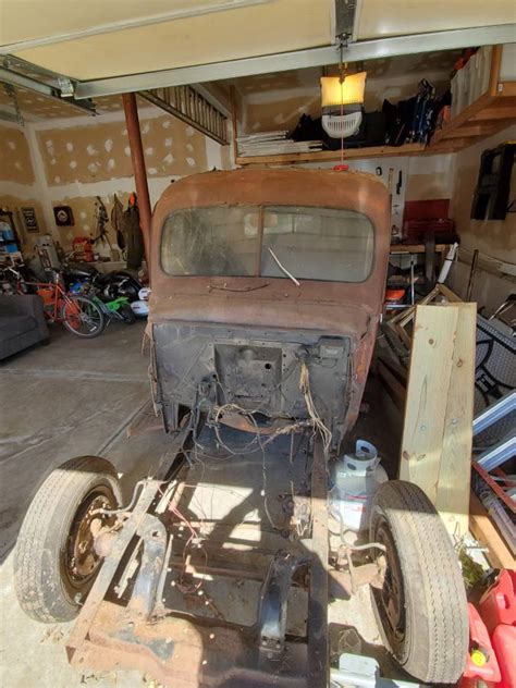 Bed Full O’ Parts: 1947 Ford Pickup Truck – $750 | GuysWithRides.com