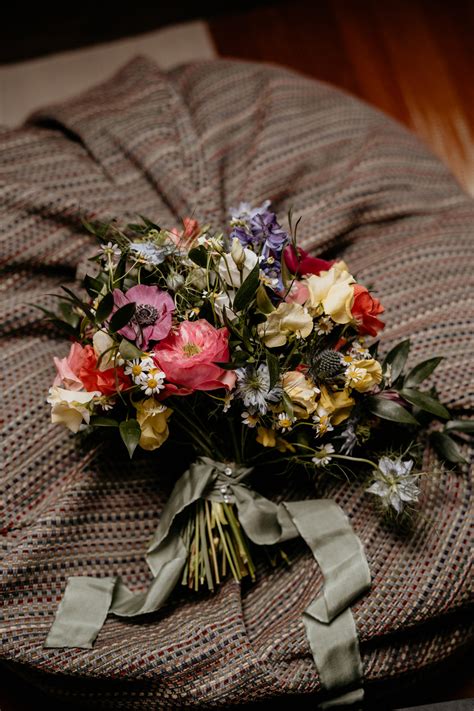 Loose, Light & Lush: Wildflower Wedding Bouquet Ideas