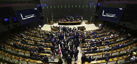 C Mara Aprova Projeto De Lei Que Determina Equipara O De Sal Rios