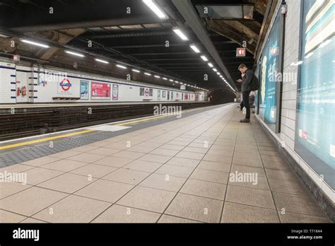 Euston square station hi-res stock photography and images - Alamy