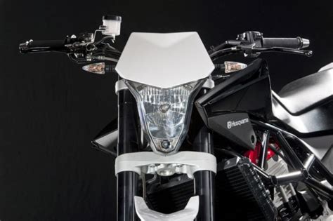 Husqvarna Nuda E Nuda R Doppia Versione Per La Nuova Naked Bicilindrica Motoblog