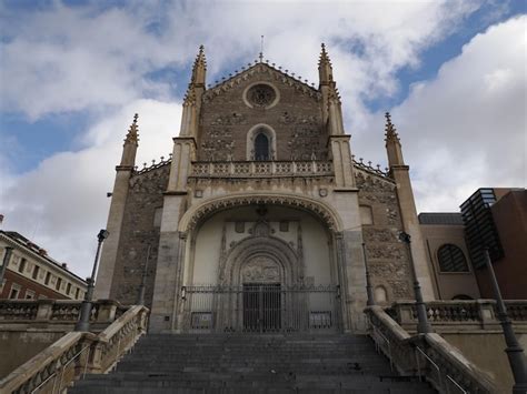 Madrid fachada oeste de la iglesia gótica de san jerónimo el real