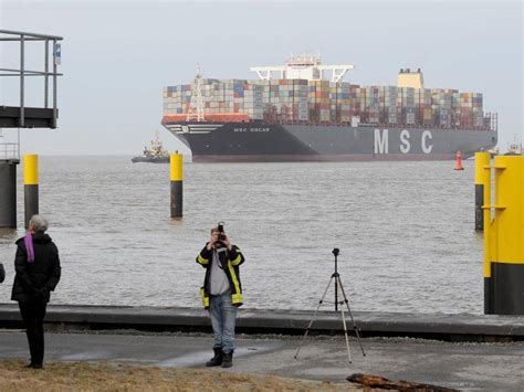 Größtes Containerschiff der Welt in Bremerhaven