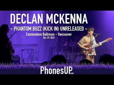 The Phantom Buzz Kick In Unreleased Declan McKenna Live