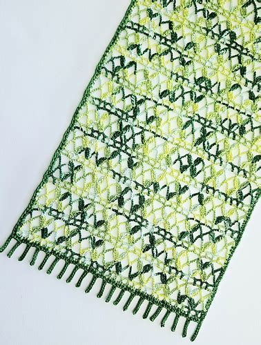 Ravelry Clover Table Runner Pattern By Raine Eimre