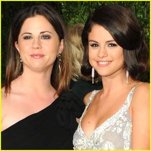 Selena Gomezs Mom Mandy Teefey Reacts To Body Shamers Reveals She