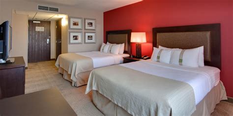 Holiday Inn and Suites Hotel Bakersfield : Photos and reviews