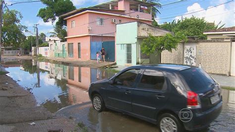 Moradores do Fundão Zona Norte do Recife reclamam de atraso em obra