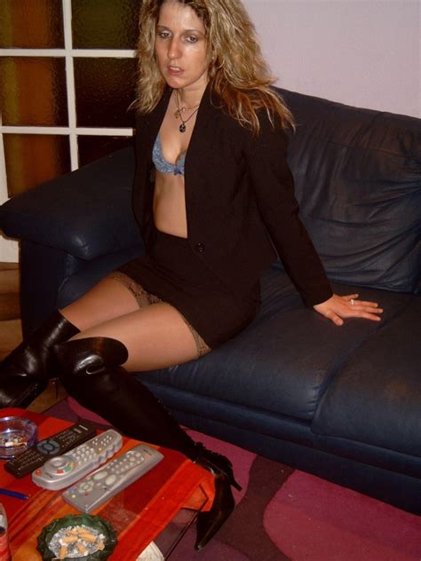 Horny Home Alone Wife Mobile Homemade Porn Sharing