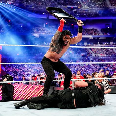 Roman Reigns Vs Seth Freakin Rollins Universal Title Match Photos Artofit