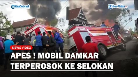 Apes Mobil Damkar Terperosok Ke Selokan Saat Hendak Padamkan Kebakaran