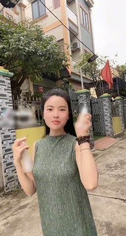Quang Hải đưa bạn gái hot girl về ra mắt gia đình ngày giáp Tết