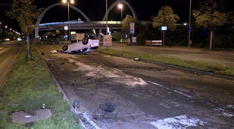 Schwerer Unfall In D Sseldorf Auto Berschl Gt Sich