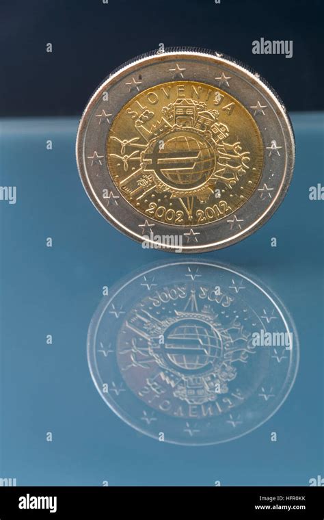 Moneda conmemorativa de dos euros fotografías e imágenes de alta