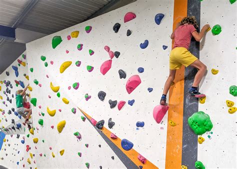 Transport maps explain what the macclesfield station area offers 19