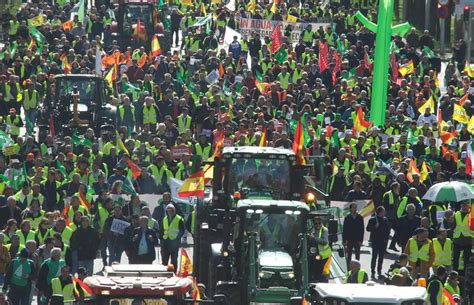 Miles De Agricultores Desbordan Las Previsiones Y Toman Madrid Para