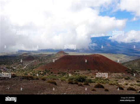 Mauna kea summit road hi-res stock photography and images - Alamy