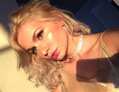 Hot And Sexy Zoie Burgher Photos 12thBlog