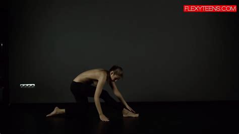 Brunette Gymnast Showing Of Her Ass