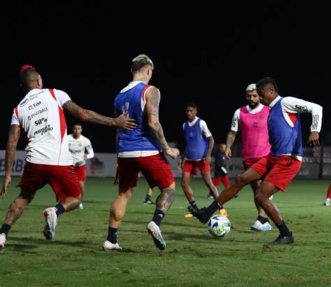 Flamengo Se Reapresenta Para Treino Noturno No Ninho Do Urubu Flamengo