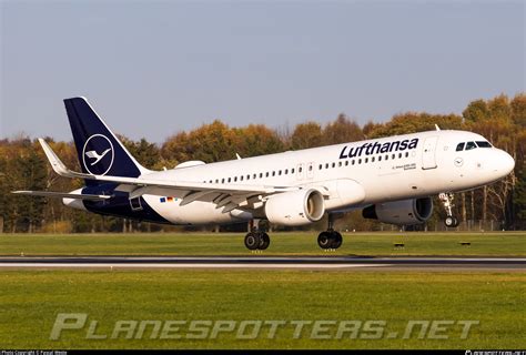 D AIZX Lufthansa Airbus A320 214 WL Photo By Pascal Weste ID 1223263