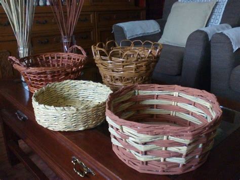 Cestitas hechas con papel de periódico Wicker laundry basket