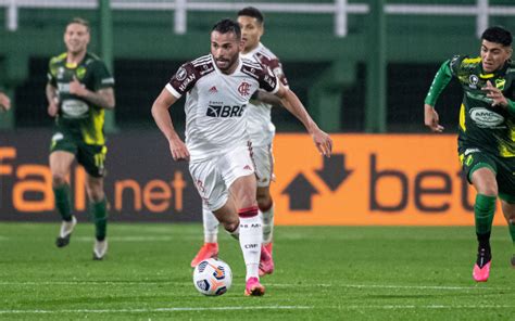 Thiago Maia desabafa após jogo da Libertadores e manda recado à