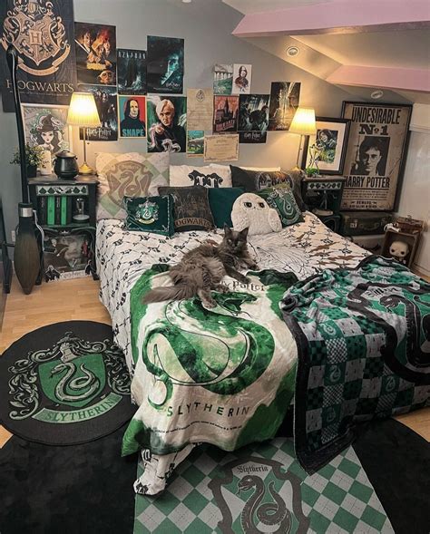 Pin By Tiara Qr On Deco Ideas Harry Potter Bedroom Decor Harry Potter Room Decor Slytherin