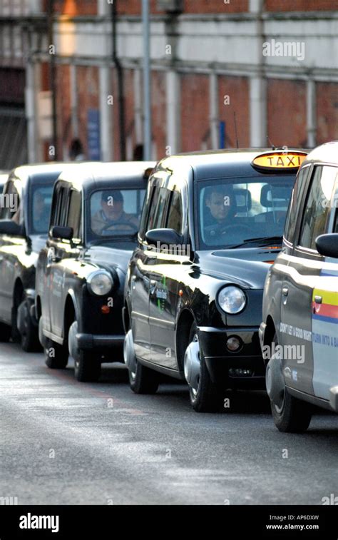 Black Cab Taxi Rank Hi Res Stock Photography And Images Alamy