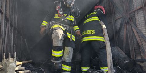 Incendio consume una caja de tráiler y un montacargas en la 45 sur El